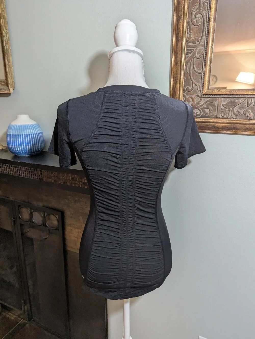 LULULEMON Runner Up Women’s 0/2? Black V-Neck Tee Stripe Ruching